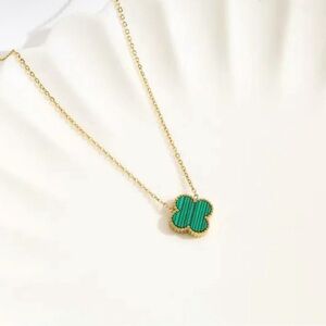 Clover necklace